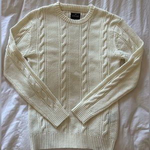 Men’s cable knit sweater - medium